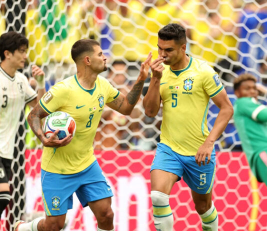 Nos acréscimos, Brasil vence o Japão de virada e avança para as oitavas de final; seleção sonha com o hexa
