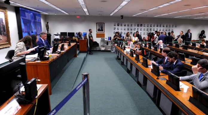 Confira como cada baiano votou na PEC da redução da maioridade penal na CCJ da Câmara dos Deputados