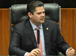 Alcolumbre mantém silêncio sobre 6×1 e oposição tenta preservar escala; Tramitação da PEC segue indefinida