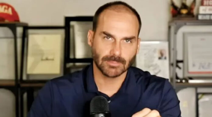 Além de pena de prisão, Eduardo Bolsonaro toma gancho pesado, fica inelegível e perde cargo de escrivão da PF