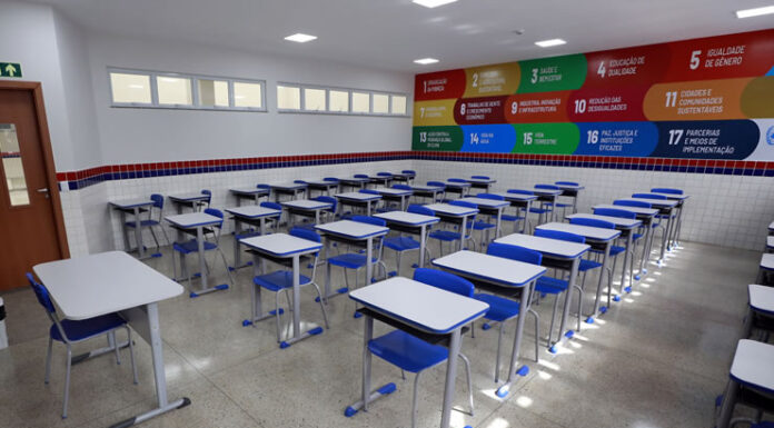 Bahia: Entenda abono extraordinário do governo sancionado para profissionais da educação da rede estadual de ensino