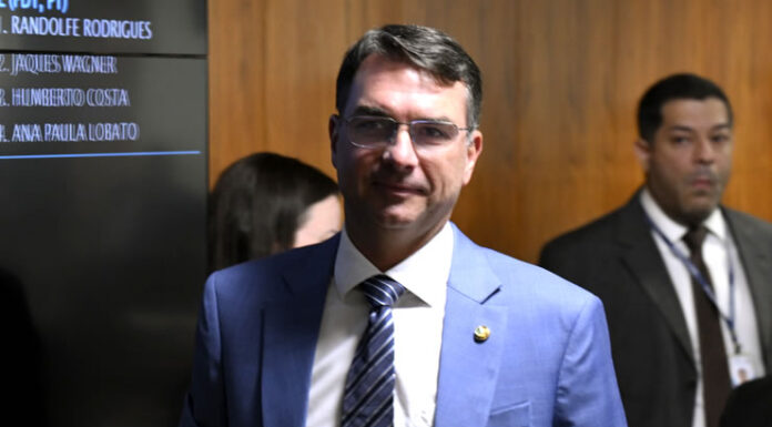 Flávio atribui possíveis novas tarifas a ‘tom agressivo’ de Lula contra os EUA e diz que enviou carta à gestão Trump