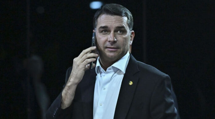 Flávio Bolsonaro confirma segundo encontro com Vorcaro e revela conteúdo da conversa: ‘Foi para tratar do filme’
