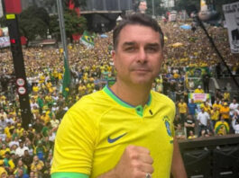 Flávio Bolsonaro viraliza após vitória da Seleção: “O 22 salvou o Brasil”