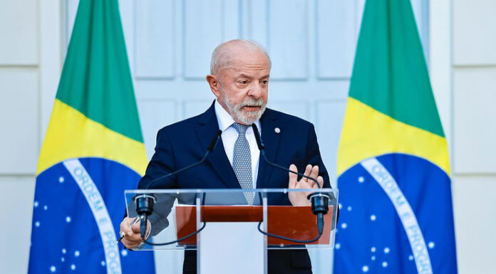Lula sanciona lei que fixa em R$ 5.130 piso salarial dos profissionais do magistério da educação básica