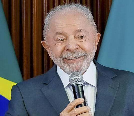 Saiba mais: Em reunião ministerial, Lula cobra equipe sobre entregas antes das eleições e exibe frase: ‘O PIX é do Brasil’