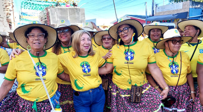 Forró da Melhor Idade abre São João de Salinas com apoio da gestão da prefeita Mara: “Já é uma tradição em nosso município”; veja aqui a entrevista completa