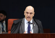 ‘Recebeu PIX de milhões do pai’, diz Alexandre de Moraes sobre condição de Eduardo Bolsonaro para pagar multa
