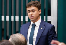 Nikolas Ferreira reage a críticas por usar jatinho de Vorcaro: ‘Está com inveja?’; declaração ocorreu em sessão da CCJ