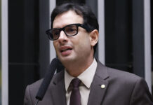 Leo Prates revela que quem ganha mais de R$21 mil também vai ser beneficiado na redução de jornada de trabalho; veja