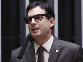 Leo Prates revela que quem ganha mais de R$21 mil também vai ser beneficiado na redução de jornada de trabalho; veja