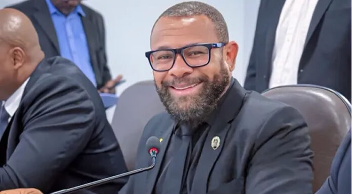 Presidente da Câmara de Lauro de Freitas é preso pela polícia suspeito de agredir ex-companheira em Salvador