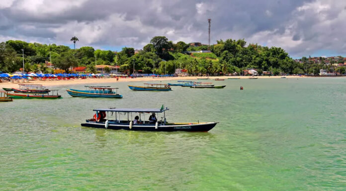 Salvador decreta emergência ambiental após contaminação química em região da praia de São Tomé de Paripe