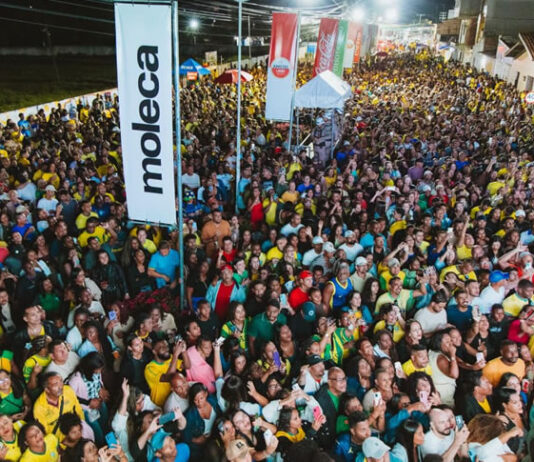 Cantor Thiago Aquino fez a multidão arrochar no primeiro dia do São João de Cruz das Almas em um show pré-jogo do Brasil no Circuito Murilo Sena