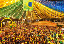 Torcida de Cruz das Almas deu show de energia em transmissão do primeiro jogo do Brasil na Copa do Mundo; programação é parte do Esquenta São João