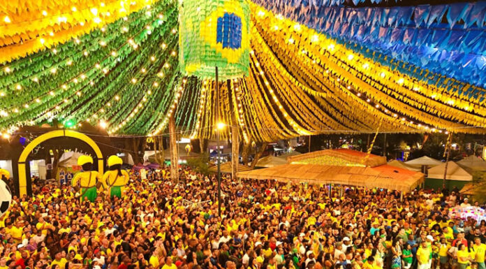 Torcida de Cruz das Almas deu show de energia em transmissão do primeiro jogo do Brasil na Copa do Mundo; programação é parte do Esquenta São João