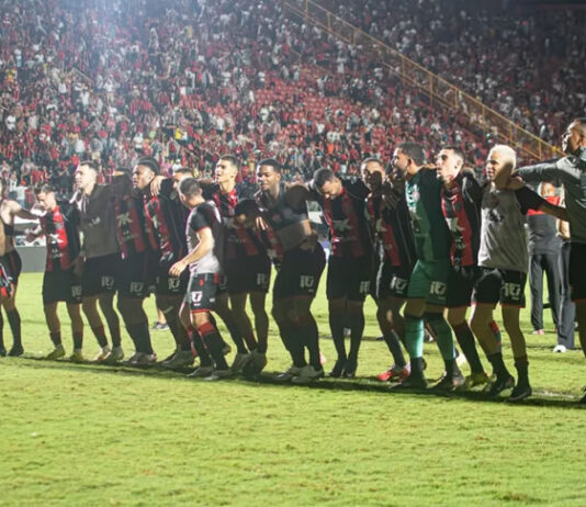Jair Ventura celebra título do Vitória na Copa do Nordeste após 16 anos: ‘Feliz por marcar meu nome na história’