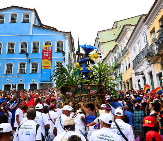 Dois de julho: uma multidão toma as ruas de Salvador em celebração aos 203 anos da Independência da Bahia