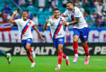 Para fazer as pazes: Bahia resolve no primeiro tempo em casa e vence a Chapecoense em retorno ao Brasileirão