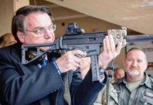 PF apreende espingarda registrada em nome de Bolsonaro no Rio Grande do Sul; arma foi entregue por dono de loja