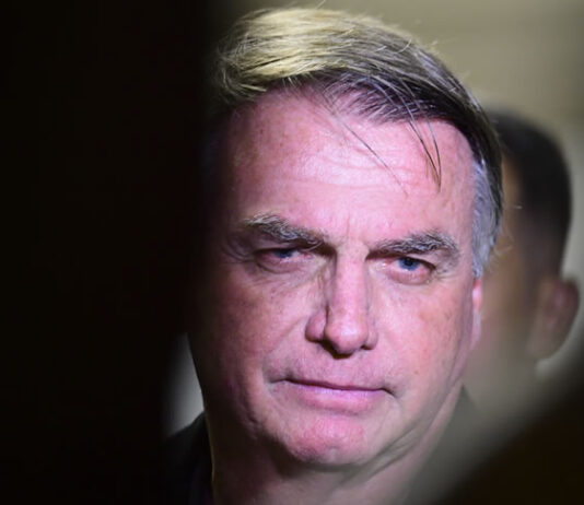 PGR defende que Jair Bolsonaro siga na prisão domiciliar e que arma apreendida em blitz no DF seja retida; confira mais