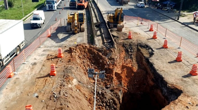 Governo por meio do DNIT decreta estado de emergência em trecho da BR-324 após surgimento de cratera