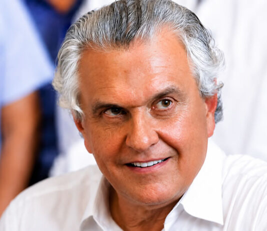 Ronaldo Caiado ironiza Flávio Bolsonaro após fala sobre urnas: ‘Dava para vender soja, abrir mercado para indústria’; veja