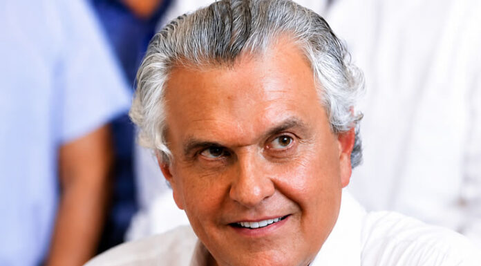 Ronaldo Caiado ironiza Flávio Bolsonaro após fala sobre urnas: ‘Dava para vender soja, abrir mercado para indústria’; veja