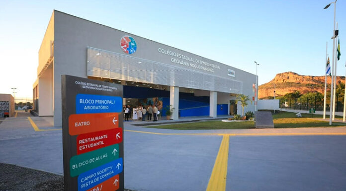 Contradição: política educacional baiana atacada por ACM Neto é usada em Goiás por Caiado