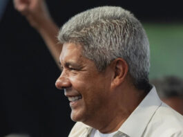 Jerônimo criticou Trump e acusa Flávio Bolsonaro de estimular tarifas contra o Brasil: ‘Torce contra o próprio país’; veja