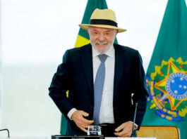 Lula consulta aliados próximos e adia decisão sobre participação em debates presidenciais do primeiro turno