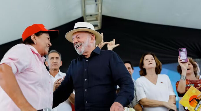 Na reta final antes de proibição pela lei eleitoral, Lula faz mais de 40 viagens, visitas e entregas em dois meses