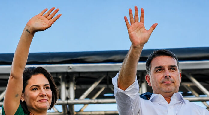 Michelle grava vídeo para convenção do PL e menciona Flávio apenas uma vez: ‘Que Deus abençoe sua candidatura’