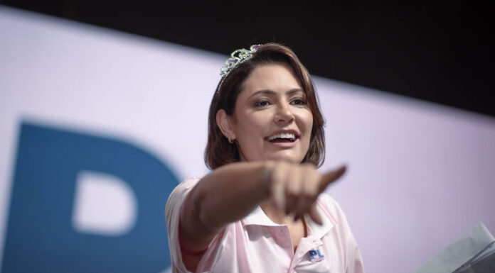 Crise com Michelle: Flávio diz estar aberto a conversar e espera o tempo que ela achar suficiente para campanha