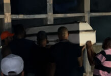 Em SAJ: sob forte comoção, familiares e amigos se despedem de Vera Lúcia e pedem justiça; ela morreu após 17 dias internada em decorrência de um ataque