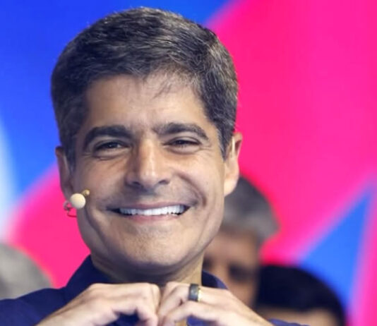 Candidato ao governo, ACM Neto exalta presença de apoiadores em convenção: ‘Aumenta ainda mais nossa confiança’