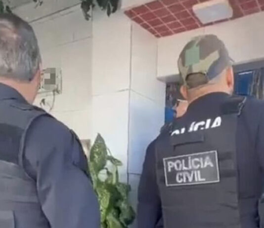Homem entra na mira da polícia após jovem ser espancado e obrigado a correr sem roupas em via pública na Bahia