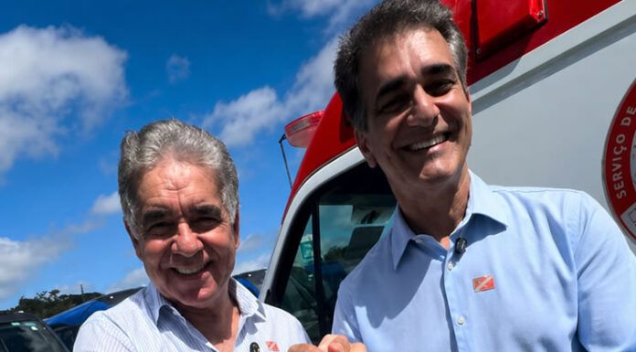 Robinson Almeida e Zé Neto entregam nova ambulância do SAMU e microônibus TFD para reforçar saúde de SAJ