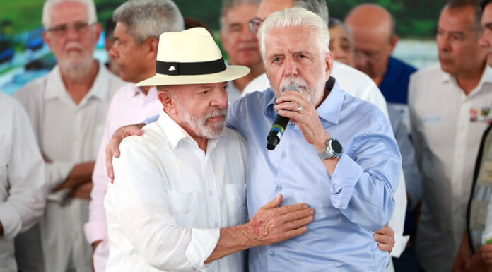 Jaques Wagner e Lula se encontraram pela primeira vez após senador deixar liderança do governo no Senado